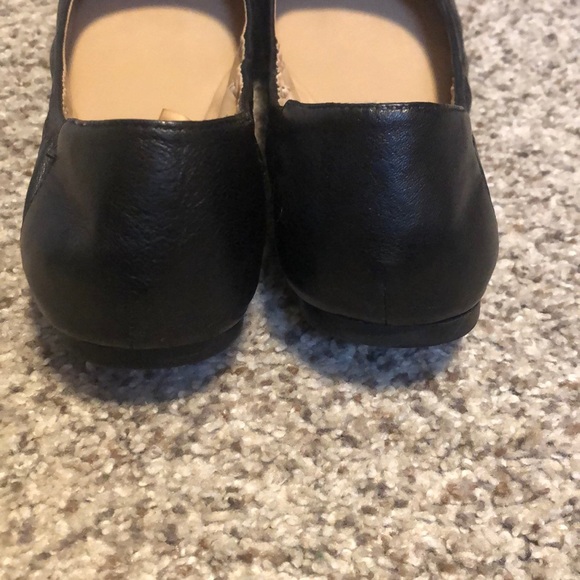 Black leather Vince Camuto flats - Picture 3 of 7